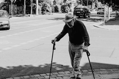 Navigating Mobility Challenges: How Walking Aids Can Transform Your Life