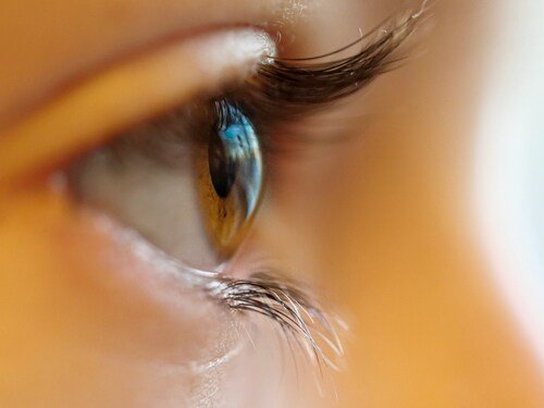 How Presbyopic Eye Drops Work to Improve Near Vision Without Glasses